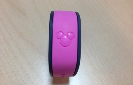 https://cdn.attractionworld.com/ftix/static/rebrand2017/guides/magic-bands/PinkDisneyMagicBand.jpg?w=515