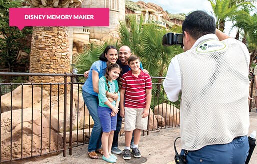 Family using Disney Memory Maker photographer